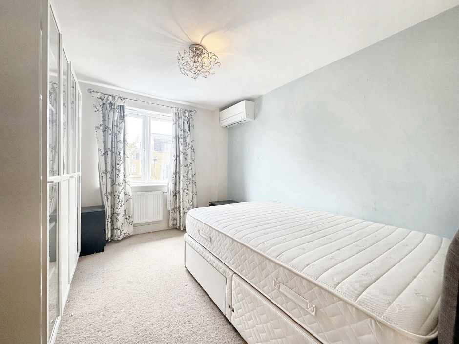 Cyrus Terrace Pentland Way