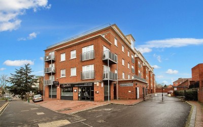 High Street, Uxbridge, UB8