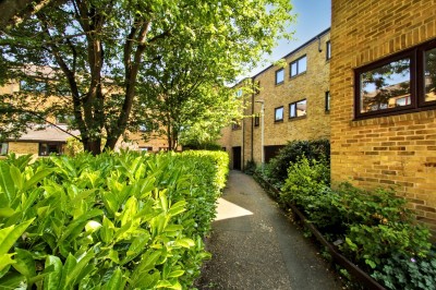 Lawn Road, Uxbridge, UB8