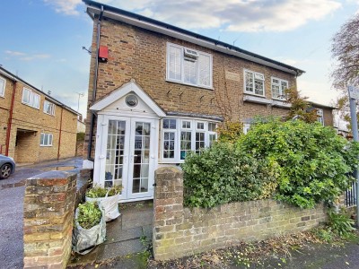Rockingham Parade, Uxbridge, UB8