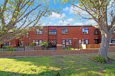 Iffley Close, Uxbridge, UB8