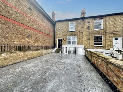 Hillingdon Road, Uxbridge, UB10