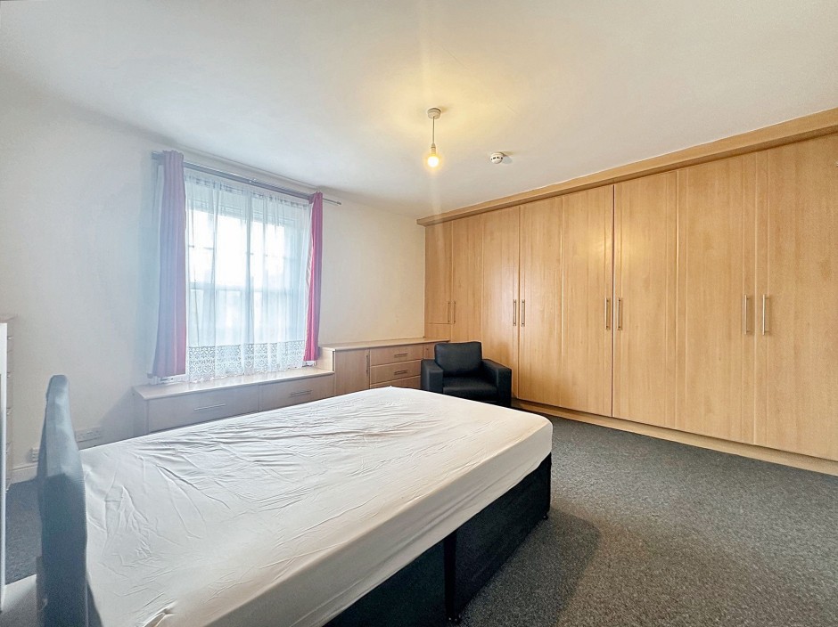 Bedroom 1 (2)