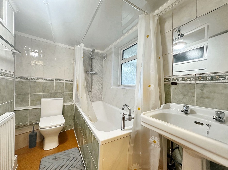 Main Bathroom (1)