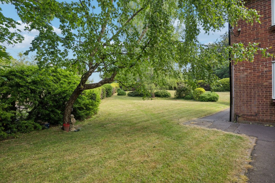 Huxley Close