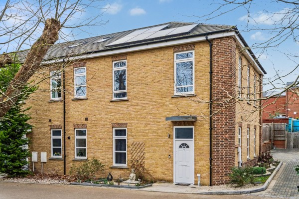 View Full Details for Overlord Close, Uxbridge, UB10