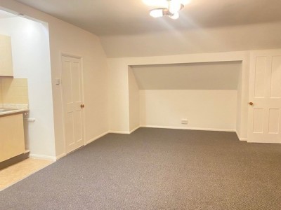 High Road, Ickenham, UB10