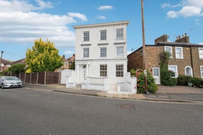 Grove Road, Uxbridge, UB8