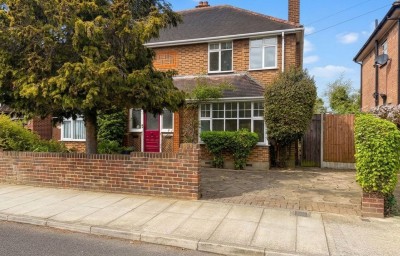 Clayton Way, Uxbridge, UB8