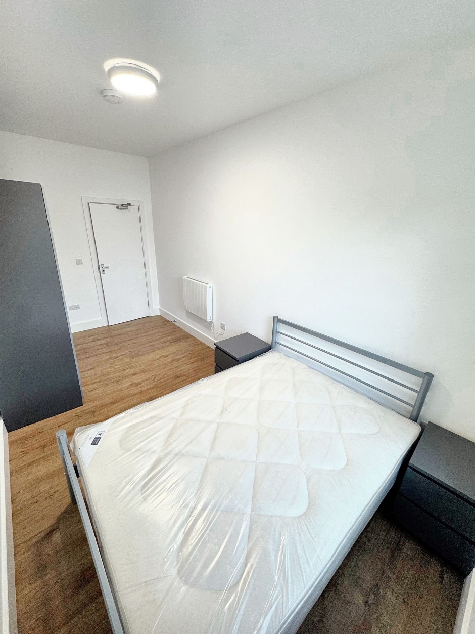 7a The Broadway