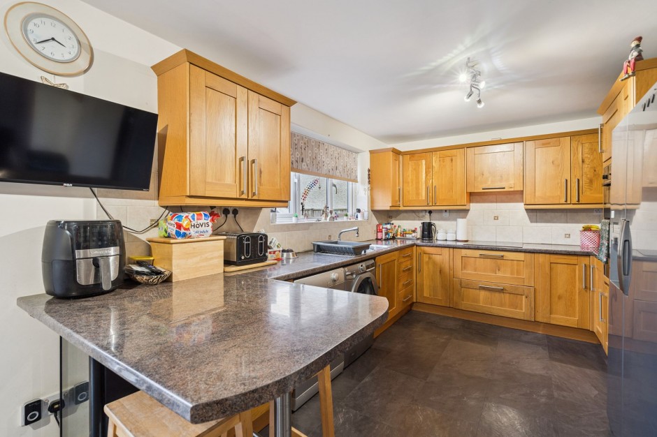 Meadow View High Road