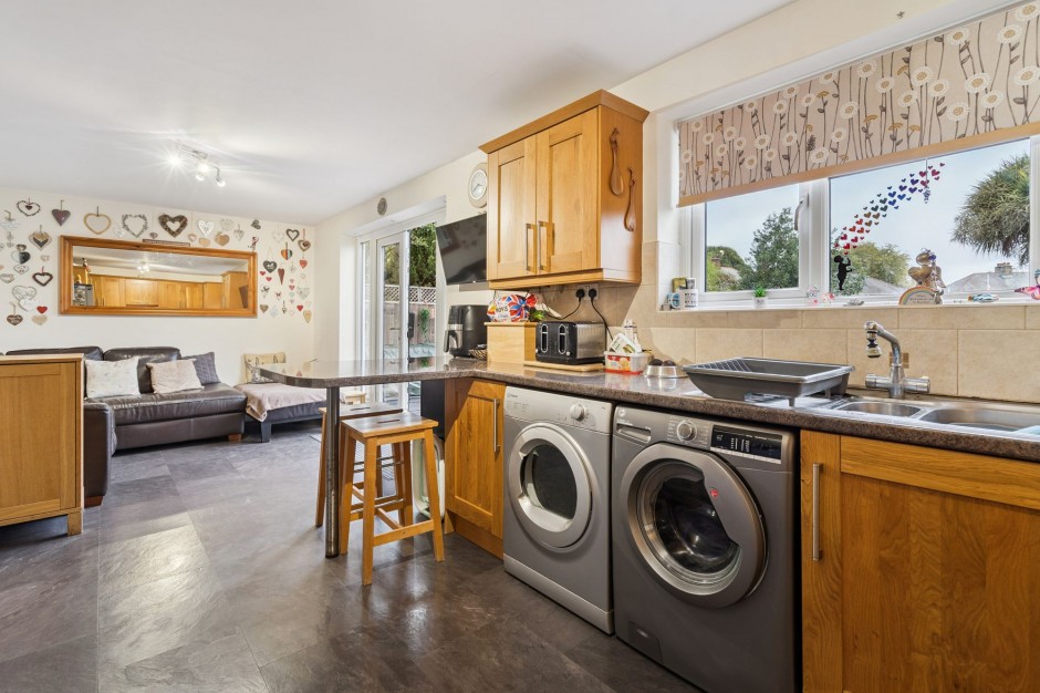 Meadow View High Road