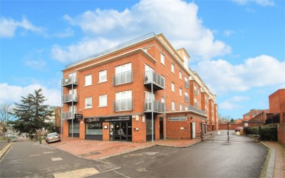 High Street, Uxbridge, UB8