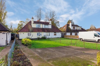 Manor Waye, Uxbridge, UB8