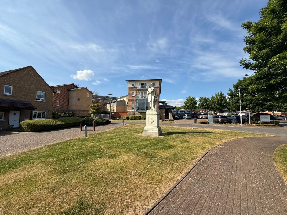 Olivier Court Patrons Way East