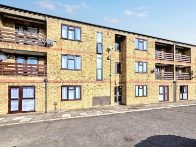 Hows Road, Uxbridge, UB8
