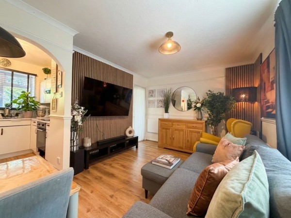 View Full Details for Huxley Close, Uxbridge, UB8
