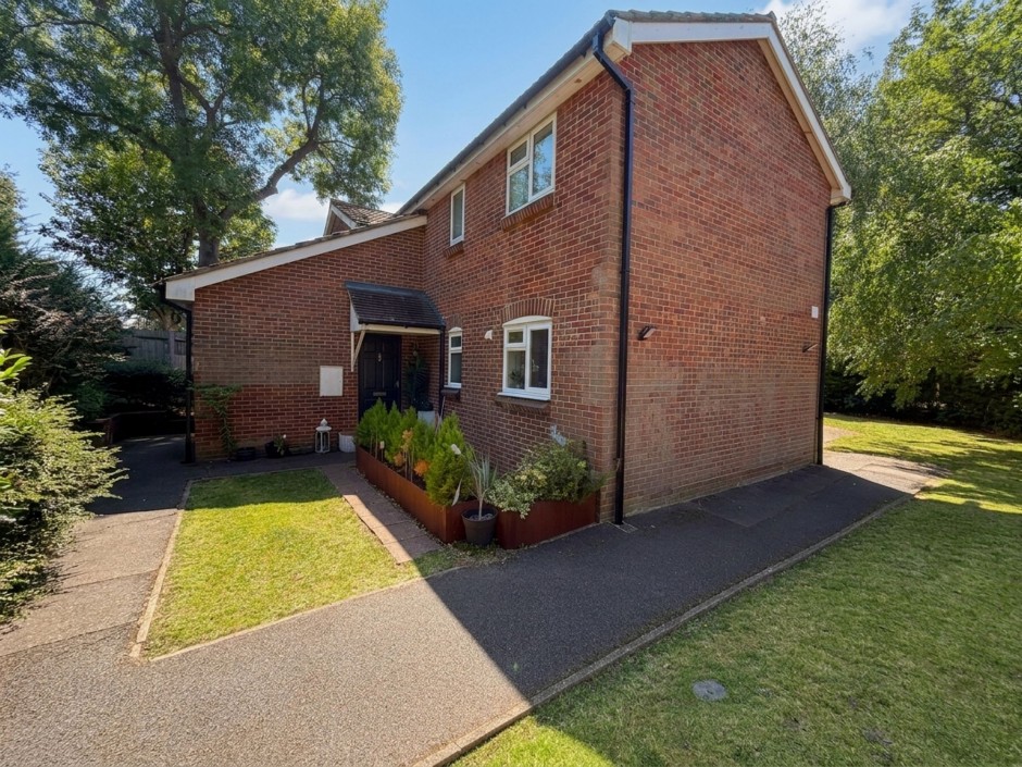Huxley Close