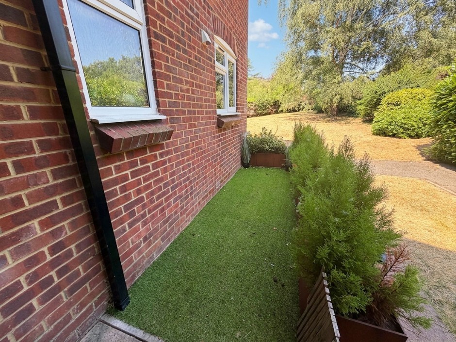 Huxley Close