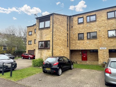 Lawn Road, Uxbridge, UB8