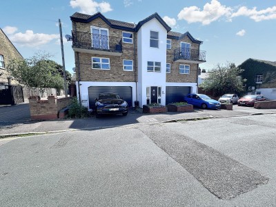 View Full Details for Queens Road, Queens Court, UB8