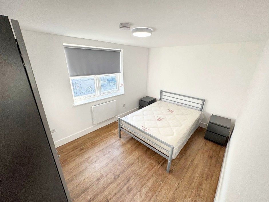  7a, The Broadway