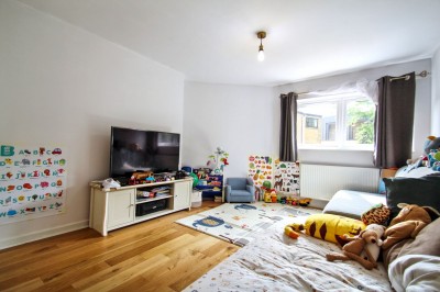 Lawn Road, Uxbridge, UB8