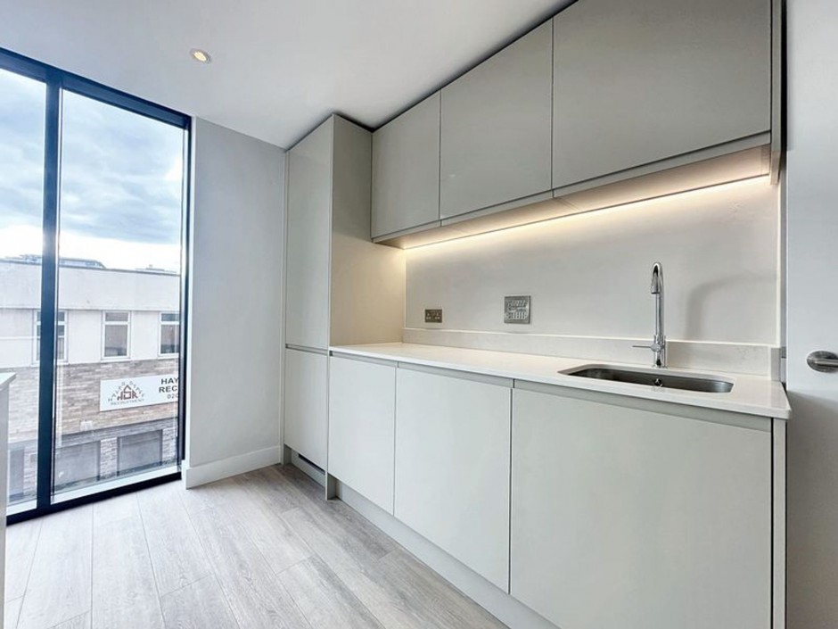  Paramount House 2 Redford Way