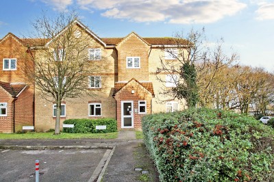 View Full Details for Gainsborough Road, Hayes, UB4