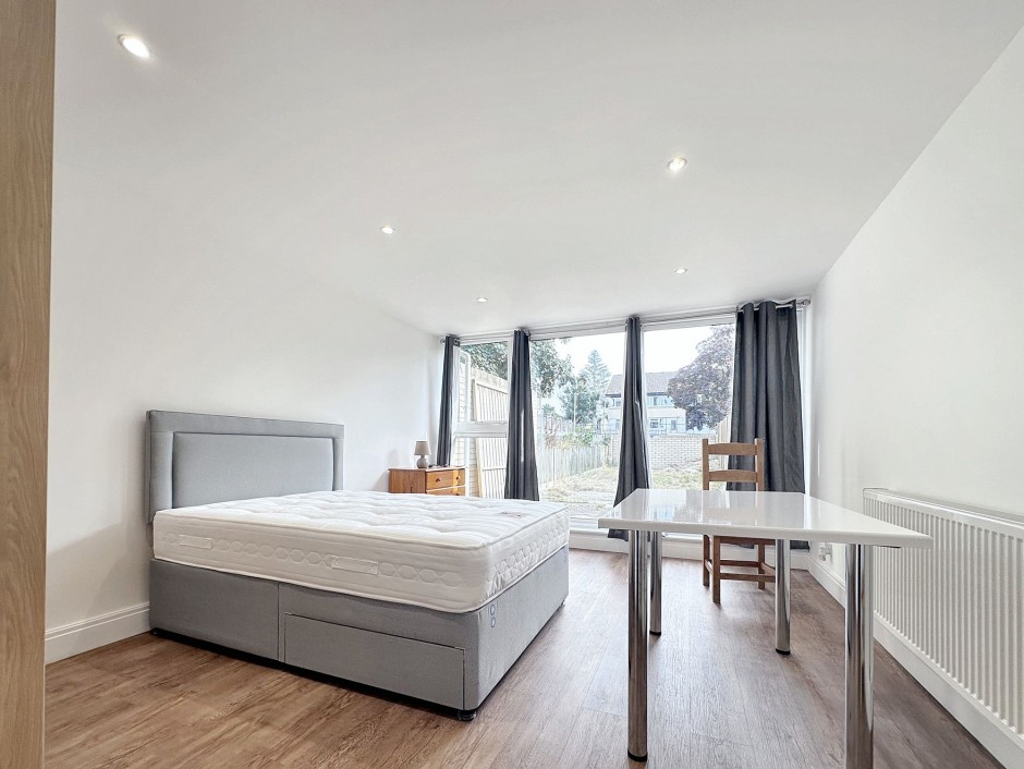 10, Barchester Close